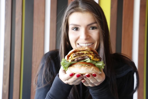 Burger Lounge Opens Their Eighth Los Angeles Location in Sherman Oaks